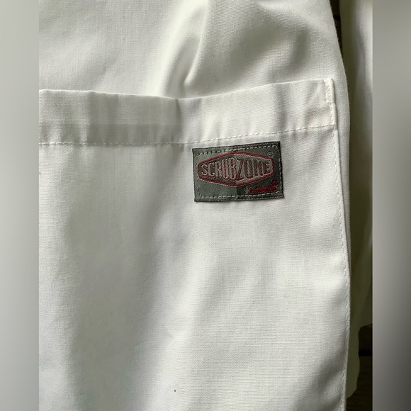 SCRUBZONE UNISEX 3-POCKETS LAB COAT - WHITE - SIZE XS - Picture 5 of 8